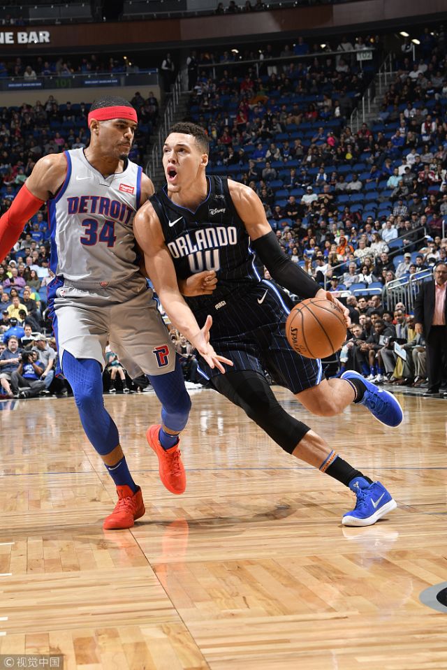 楚阿梅尼：我更喜欢踢6号位；阿隆索经常就后腰位置指导我（楚阿梅尼：更偏爱踢6号位，阿隆索常就后腰职责指点我）