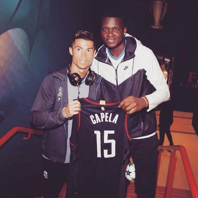 欧冠小组赛名额争夺白热化（欧冠小组赛席位之争愈演愈烈）