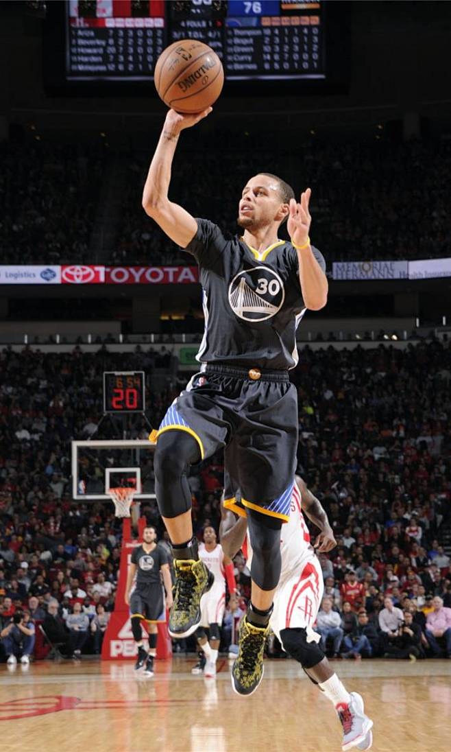 米体：齐沃将全队关在更衣室训话了数分钟，并批评了所有球员（米体：齐沃在更衣室对全队训话数分钟，严厉批评全体球员）