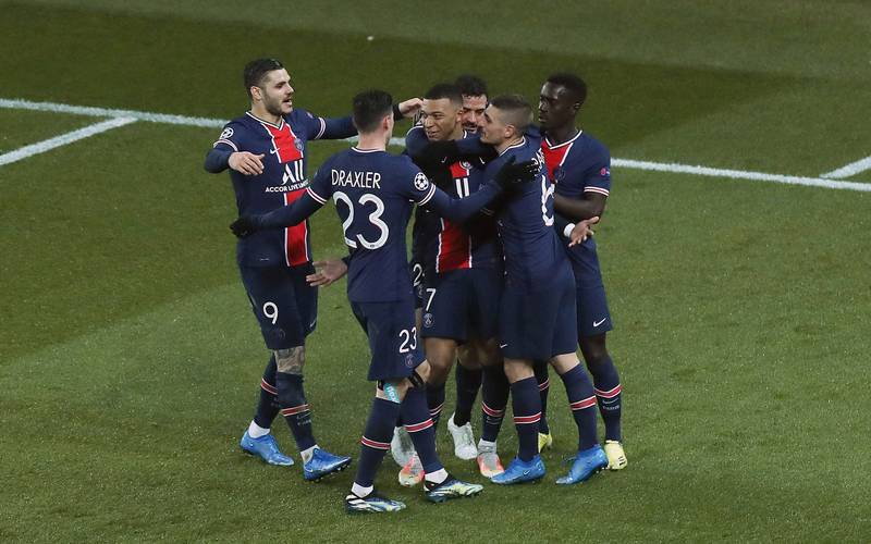 意媒：德佬对孔蒂依然保持完全信任，双方将召开会议分析现状（意媒：德劳伦蒂斯依旧对孔蒂完全信任，双方将会面评估现状）