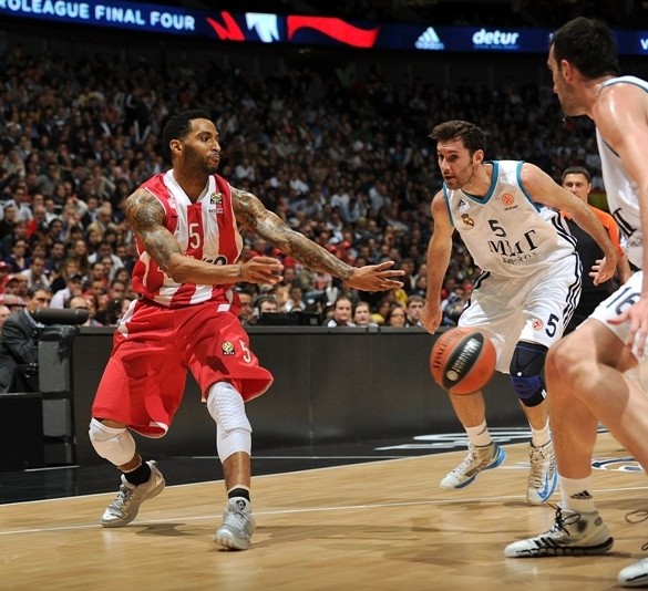 王钰栋新经纪公司：曾代理莱万、拜尔，旗下球员多在德国、瑞士踢球（王钰栋签约新经纪公司：曾服务莱万、拜尔，客户多效力德国与瑞士联赛）