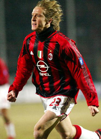 半场：多特1-0霍芬海姆，扬-科托助攻布兰特破门（半场战报：多特暂1-0领先霍芬海姆，扬-科托助攻布兰特建功）