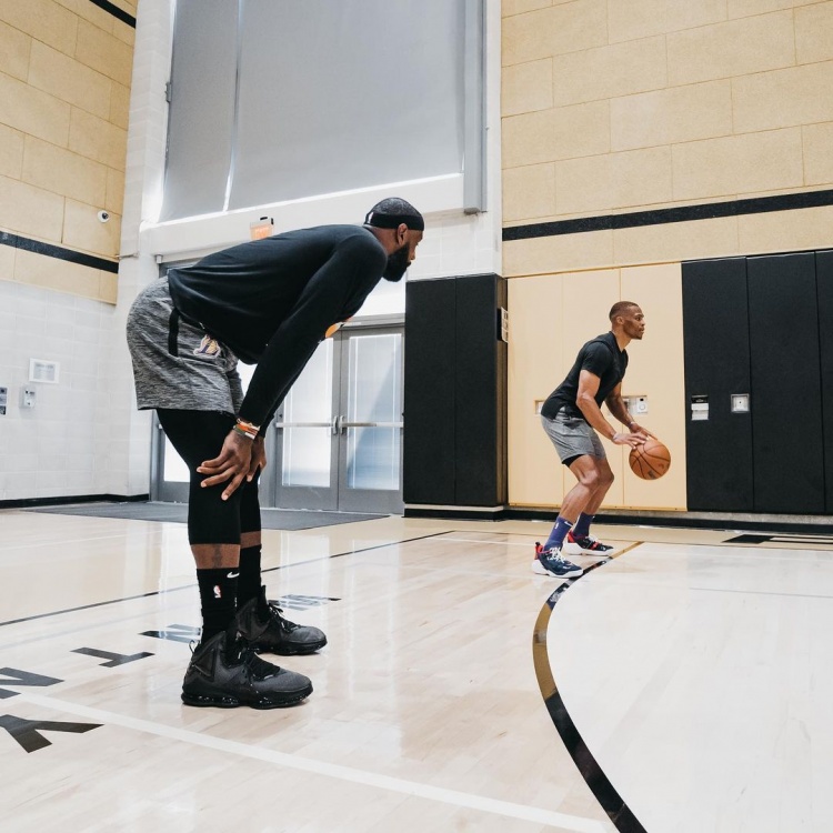 目标16：巴萨如何避免欧冠附加赛命运？（目标16：巴萨如何锁定直通欧冠淘汰赛资格？）