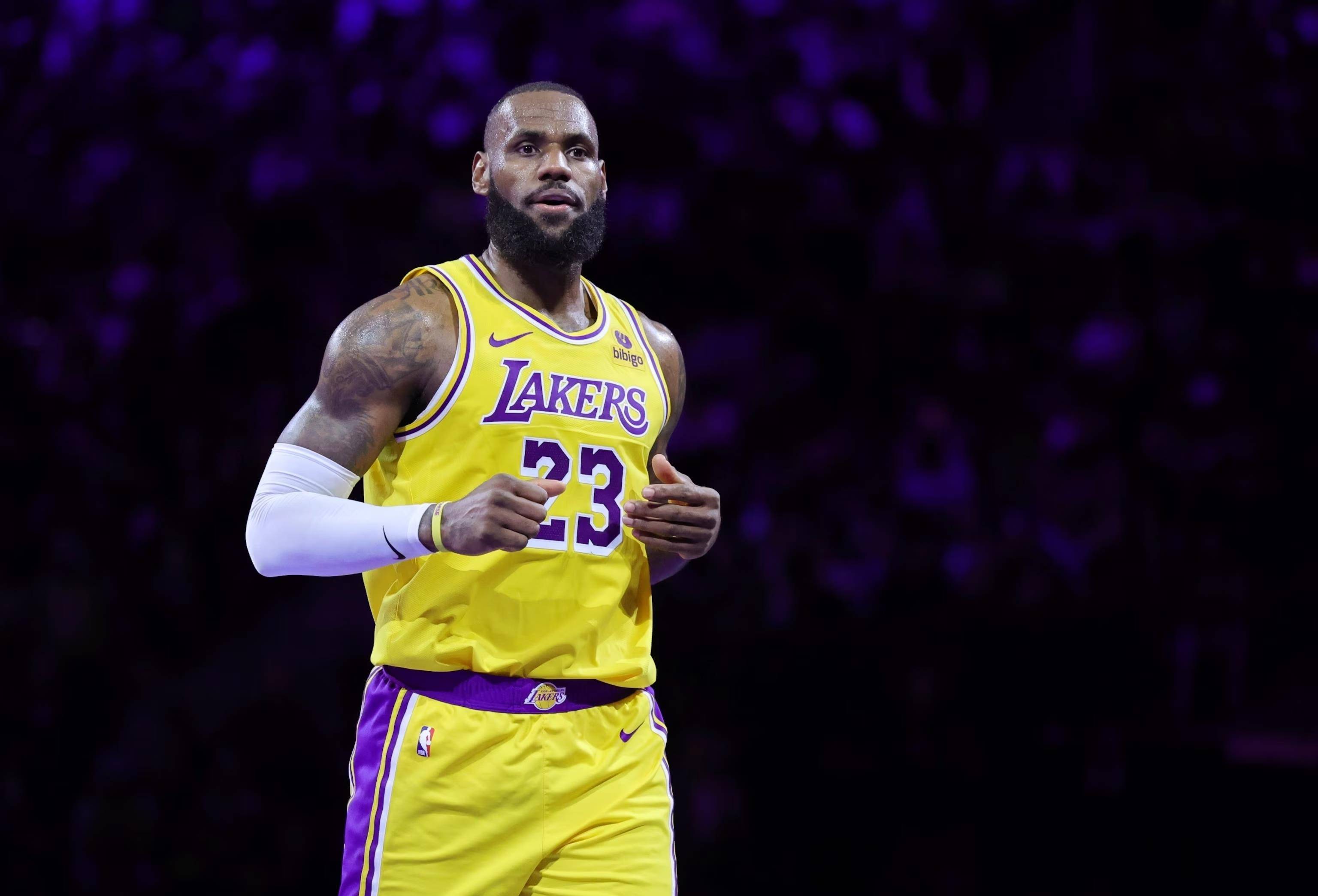 五大联赛仍有三支球队联赛不胜：狼队、维罗纳、佛罗伦萨（五大联赛仅剩三队未尝胜绩：狼队、维罗纳、佛罗伦萨）