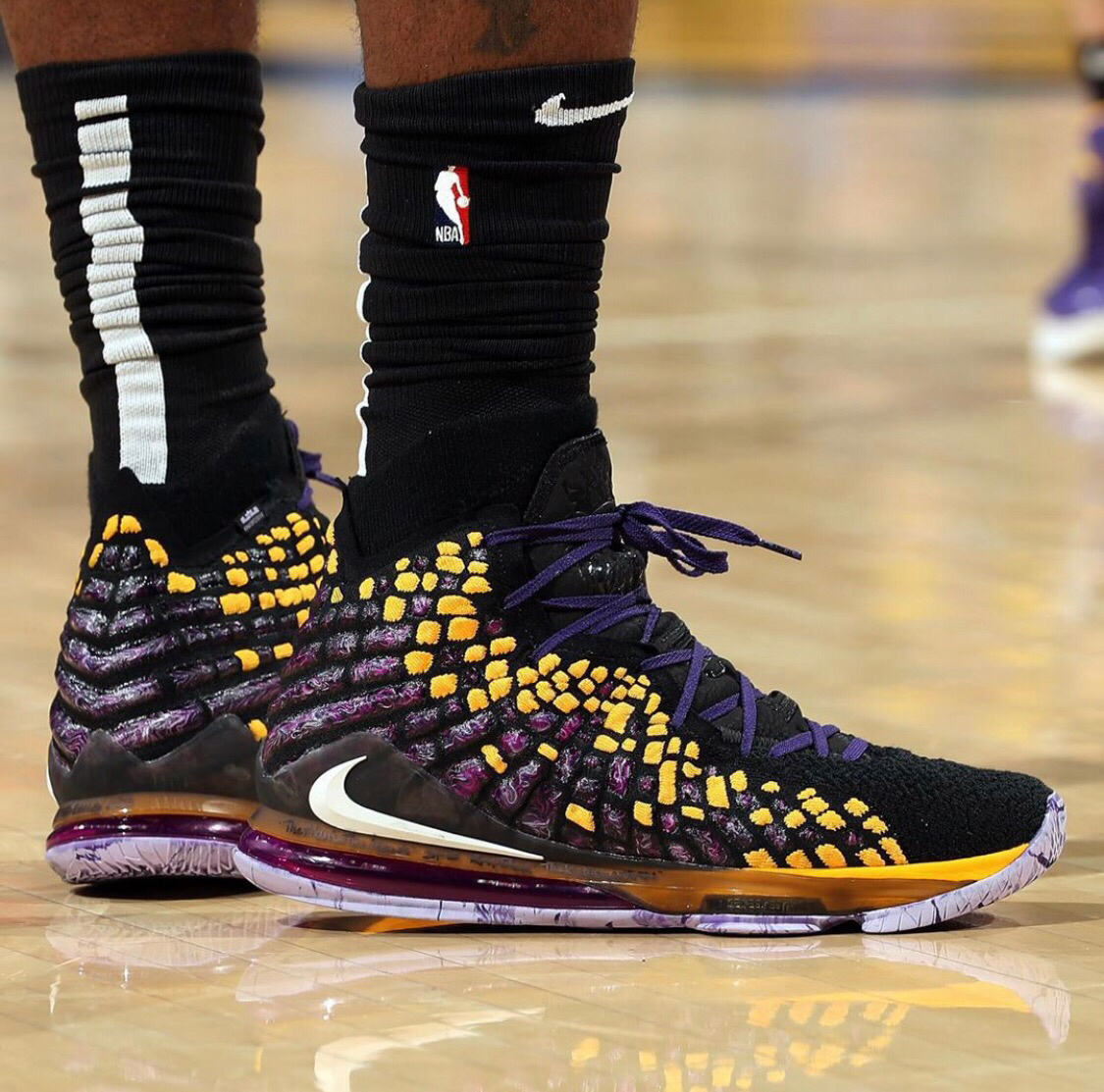 F-16又摔跤了，2025竞是“摔机本命年”，硬是拿了个三连冠（F-16再度坠机，2025俨然成“摔机本命年”，已连拿三连冠）