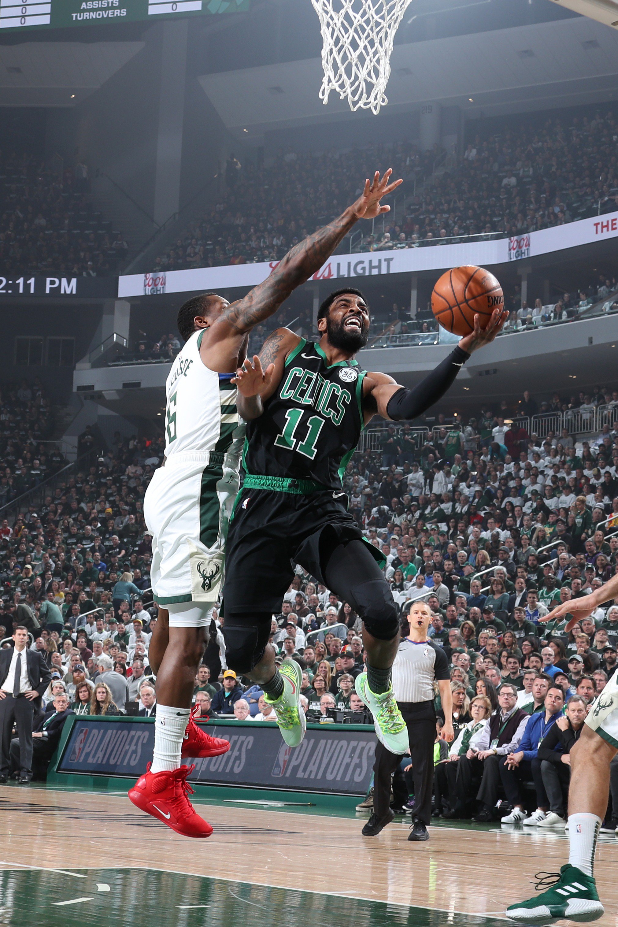 多特4-0十人黄潜，吉拉西双响，阿德耶米、斯文松建功，法比奥-席尔瓦失点（多特4-0完胜十人黄潜：吉拉西梅开二度，阿德耶米和斯文松破门，法比奥-席尔瓦点球失手）