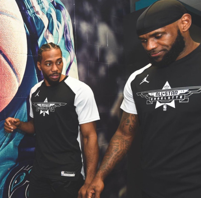 翻修球场，“连滚带爬”为的是“从从容容”（球场翻修：先“连滚带爬”，后“从容不迫”）