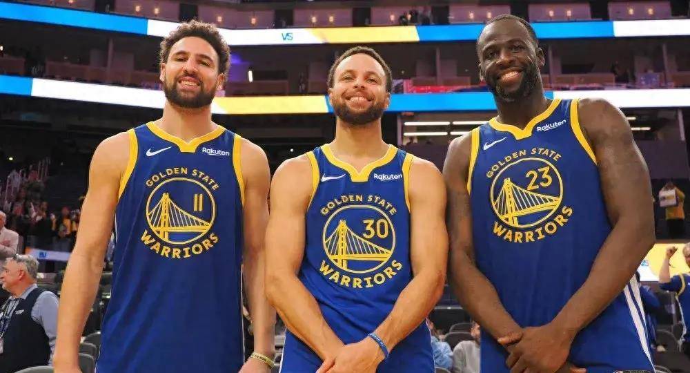 备受关注，伊万卡-特朗普的三个孩子作为梅西等人的球童入场（伊万卡-特朗普三名子女亮相，担任梅西等球星入场球童）