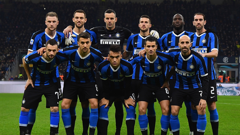 海港举办赛季总结会，王燊超乘直升机带冠军奖杯入场（海港举行赛季总结会，王燊超乘直升机捧杯亮相）