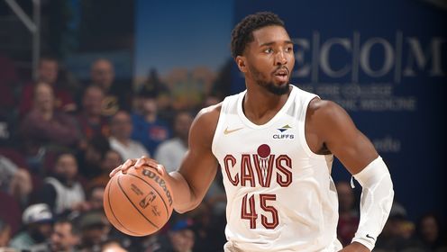 前锋连续三场进球，状态巅峰（前锋三战连斩，状态火热）