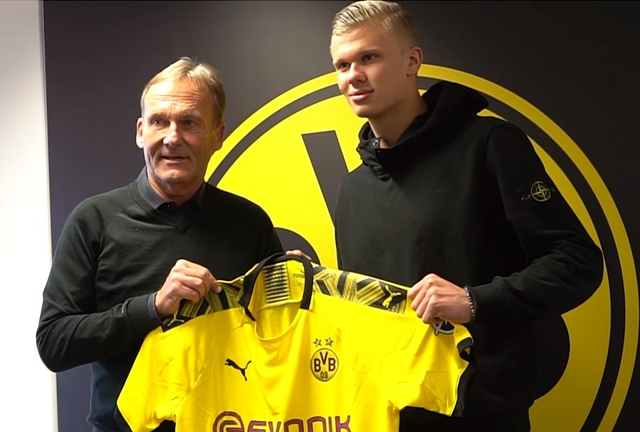 哈兰德本赛季至今直接参与35球，本世纪所有球员赛季同期第3（哈兰德本季已直接参与35球，位居本世纪同阶段第3）