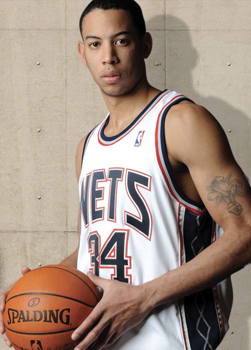 海港0-2不敌武里南联，素巴猜破门，古德建功，李圣龙造险（海港0-2负于武里南联：素巴猜、古德进球，李圣龙制造威胁）