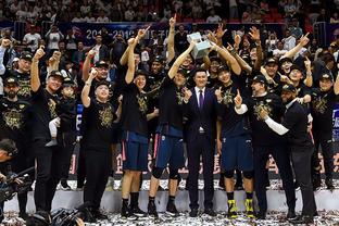 津媒：李嗣镕又帅又能打，首秀4分钟进球排名津门虎队史第一（津媒：李嗣镕颜值实力兼具，首秀4分钟破门位列津门虎队史第一）