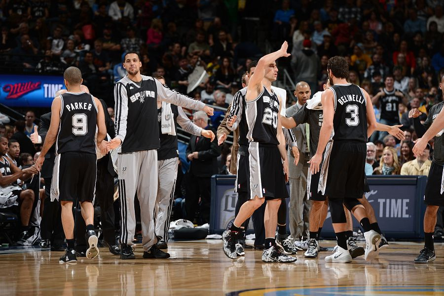 杜兰特连续得分，引领全队节奏（杜兰特连连得手，带动全队节奏）