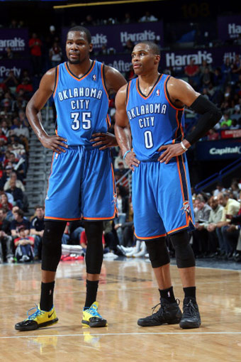 2025年世界女排联赛总决赛中，意大利女排以3-0战胜美国队，晋级四强。（2025年世联赛总决赛阶段，意大利女排3比0完胜美国队，跻身四强）