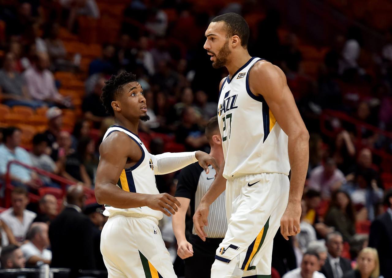 法兰克福4-3逆转科隆，伯卡特梅开二度，达胡德建功（法兰克福上演4-3逆转击败科隆，伯卡特双响，达胡德破门）